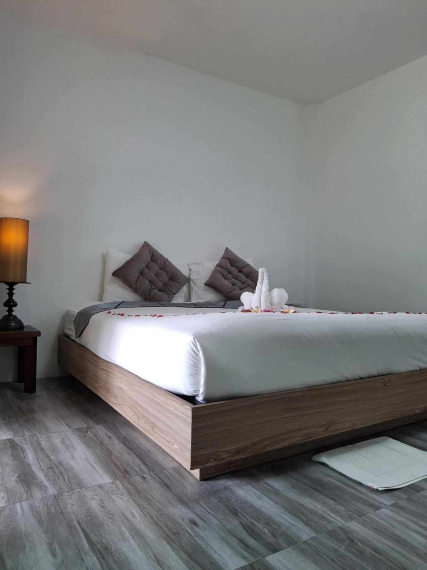 Phurin Thara Resort Koh Lanta Exterior photo